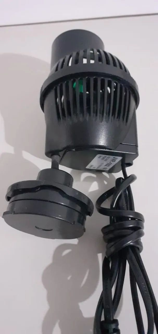 Produto para Aquário (Bomba de Recirculação JVP-102 SunSun C/ Imã Magnético) 