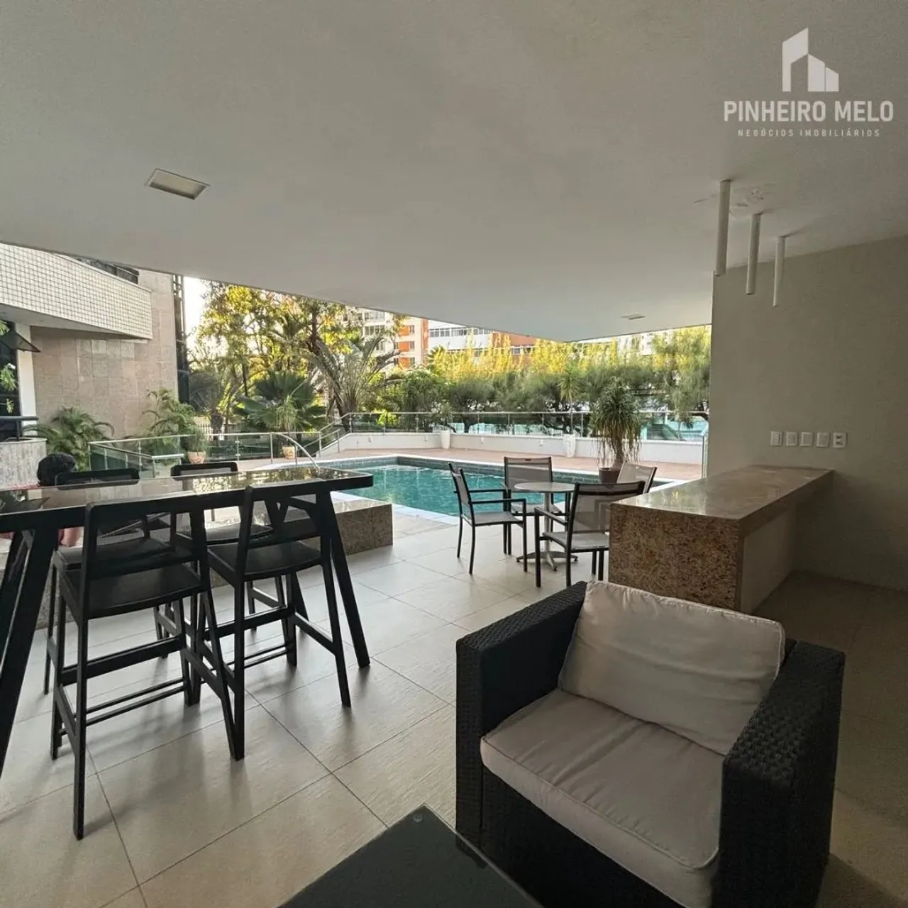 Apartamento no Meireles - Fortaleza - CE com 448 metros quadrados e 3 quartos.