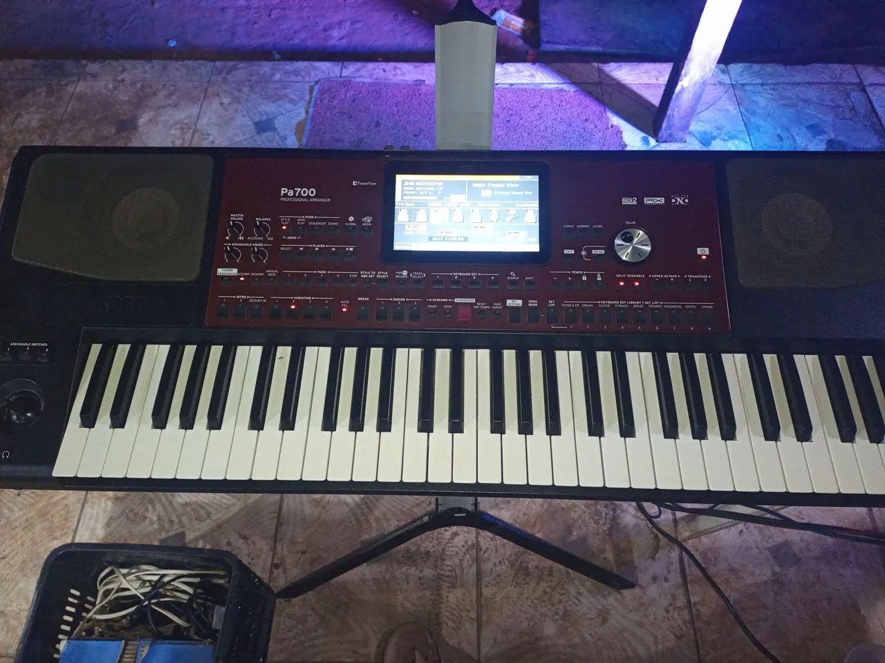 Vendo teclado Korg pa 700 - Foto 2