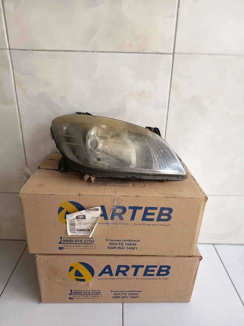 Par de Farol Automotivo Arteb - Celta Ls
