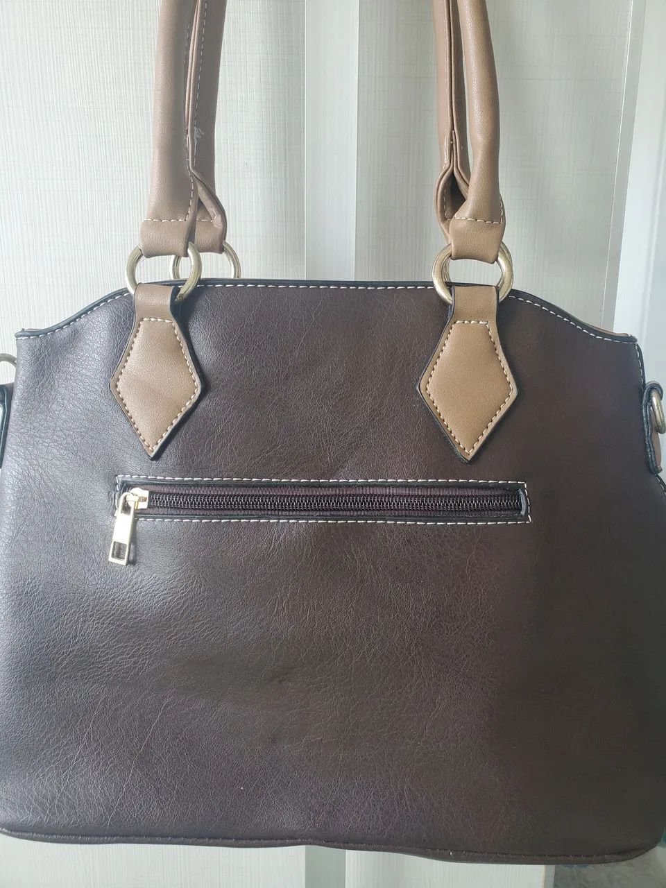 Bolsa compacta alça curta estilo baguete marrom sintético - Foto 3