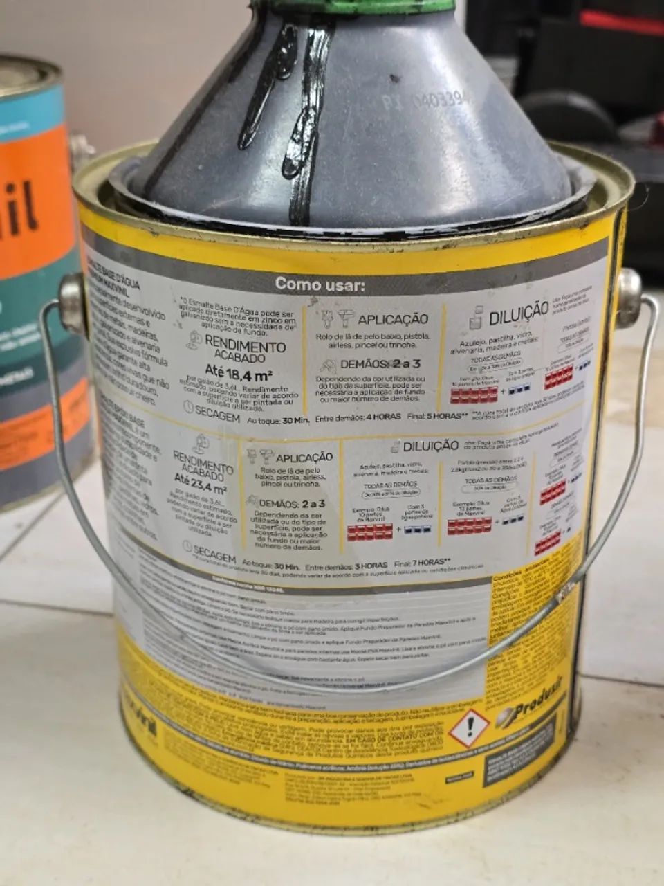 Tinta esmalte Base Água Maxvinil :: Preto Acetinado :: Galão 3,6L :: parcialmente usado - Foto 2