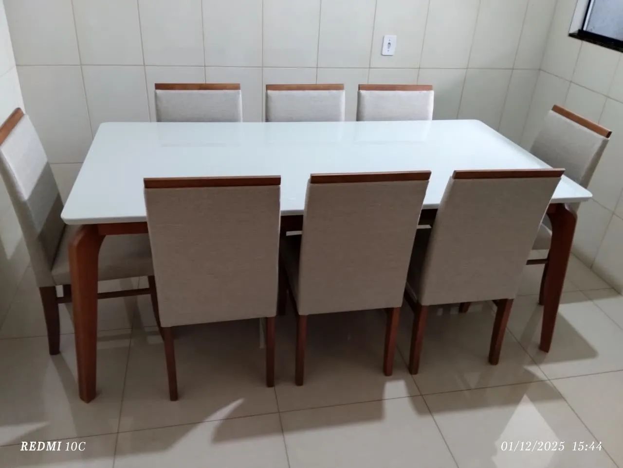 Mesa com cadeiras de madeira  - Foto 3
