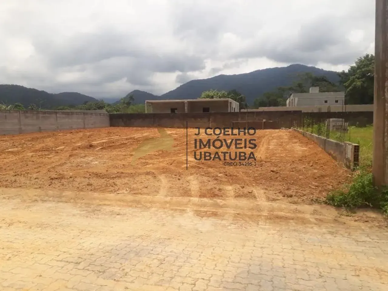 Terreno dentro de Condomínio Fechado a venda no Jardim Carolina, Ubatuba - SP