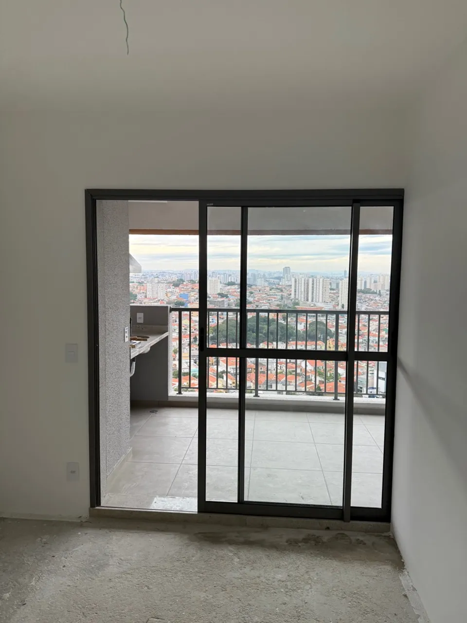 Porta de vidro e alumínio para sacada