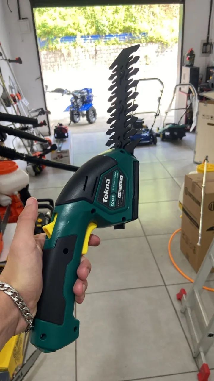 PODADOR DE ARBUSTO A BATERIA SUPER BARATO E NOVO - Foto 3