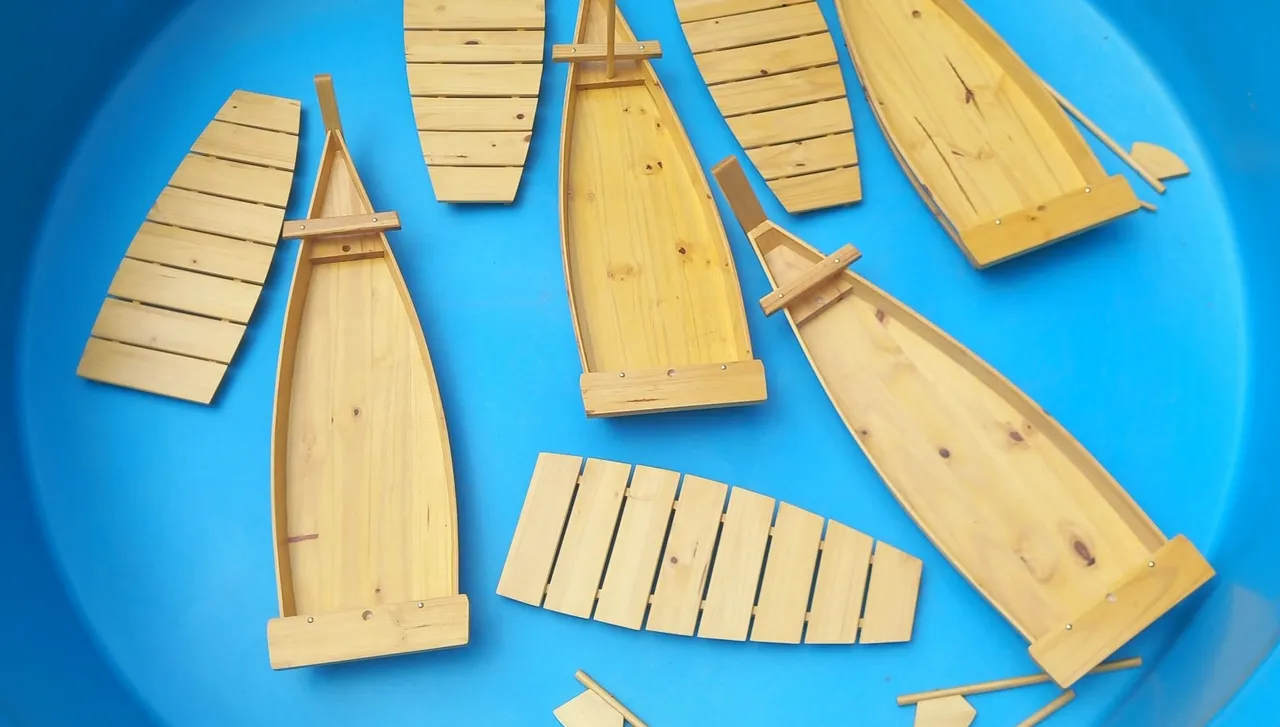 Miniaturas de Barcos de Madeira Artesanais