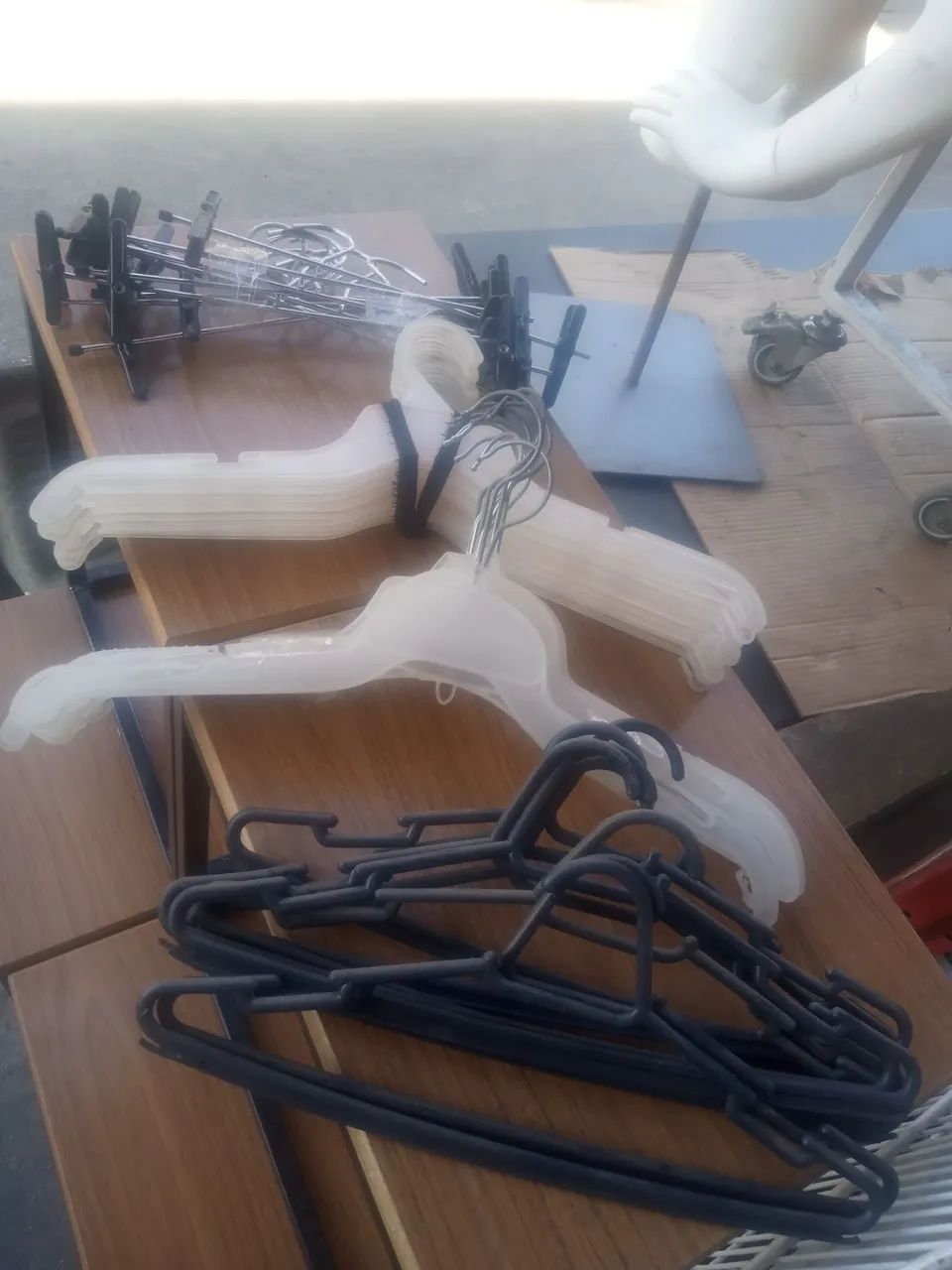 Cabides Plásticos para Lojas - Oferta Imperdível! - Foto 2