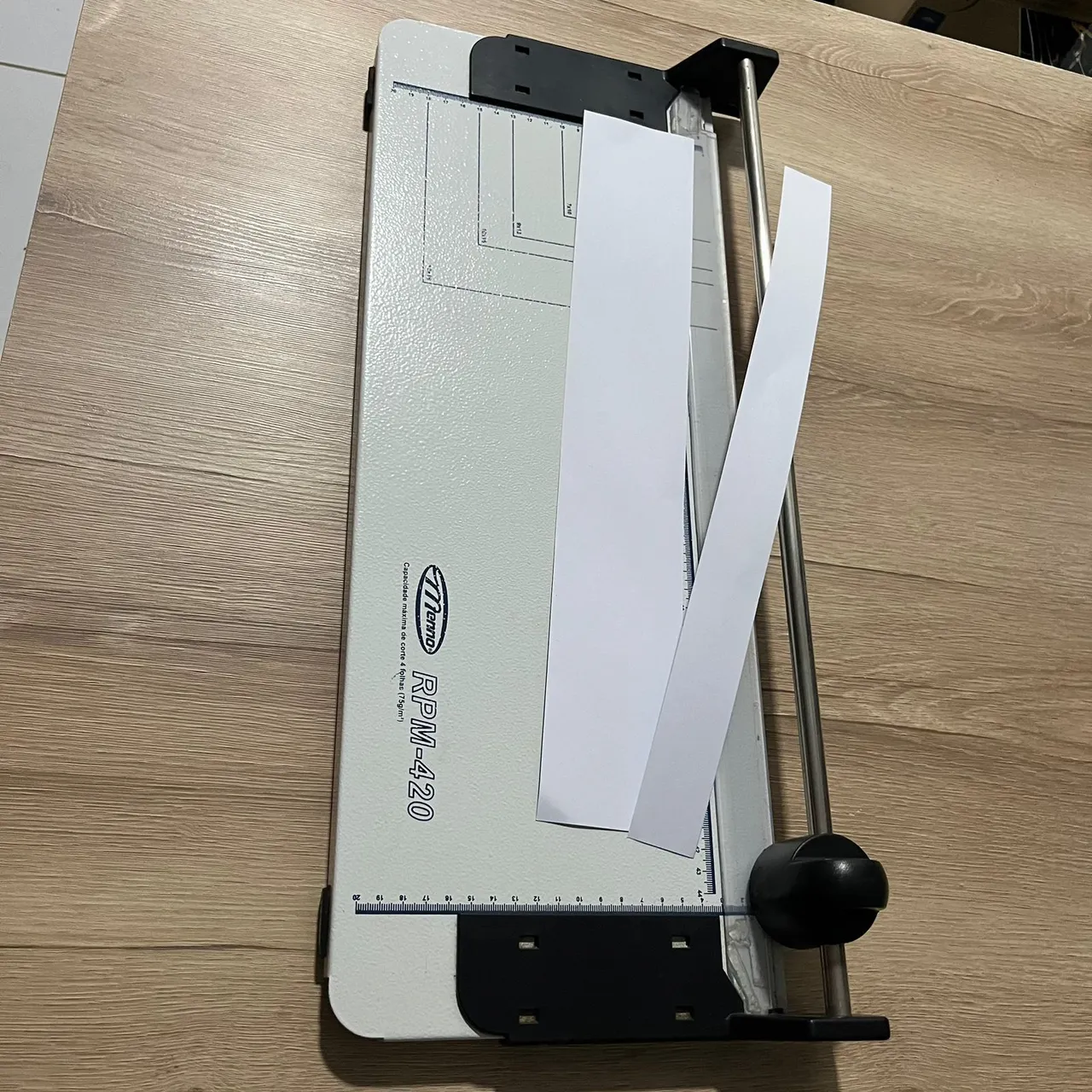 Refiladora Guilhotina de Papel Memo RPM-420