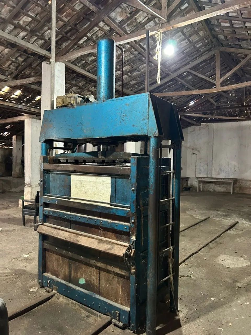Prensa semi-nova para recicláveis, sisal, fibras, etc. - Foto 2