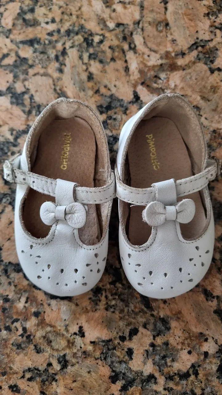 Sapatinhos de Bebê Branco com Detalhes