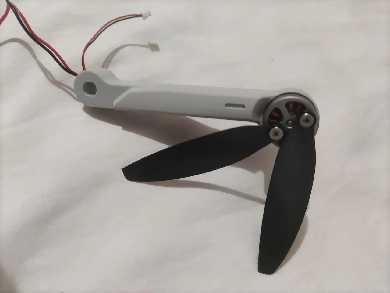 Braço A e braço B frontal drone com motor e hélices