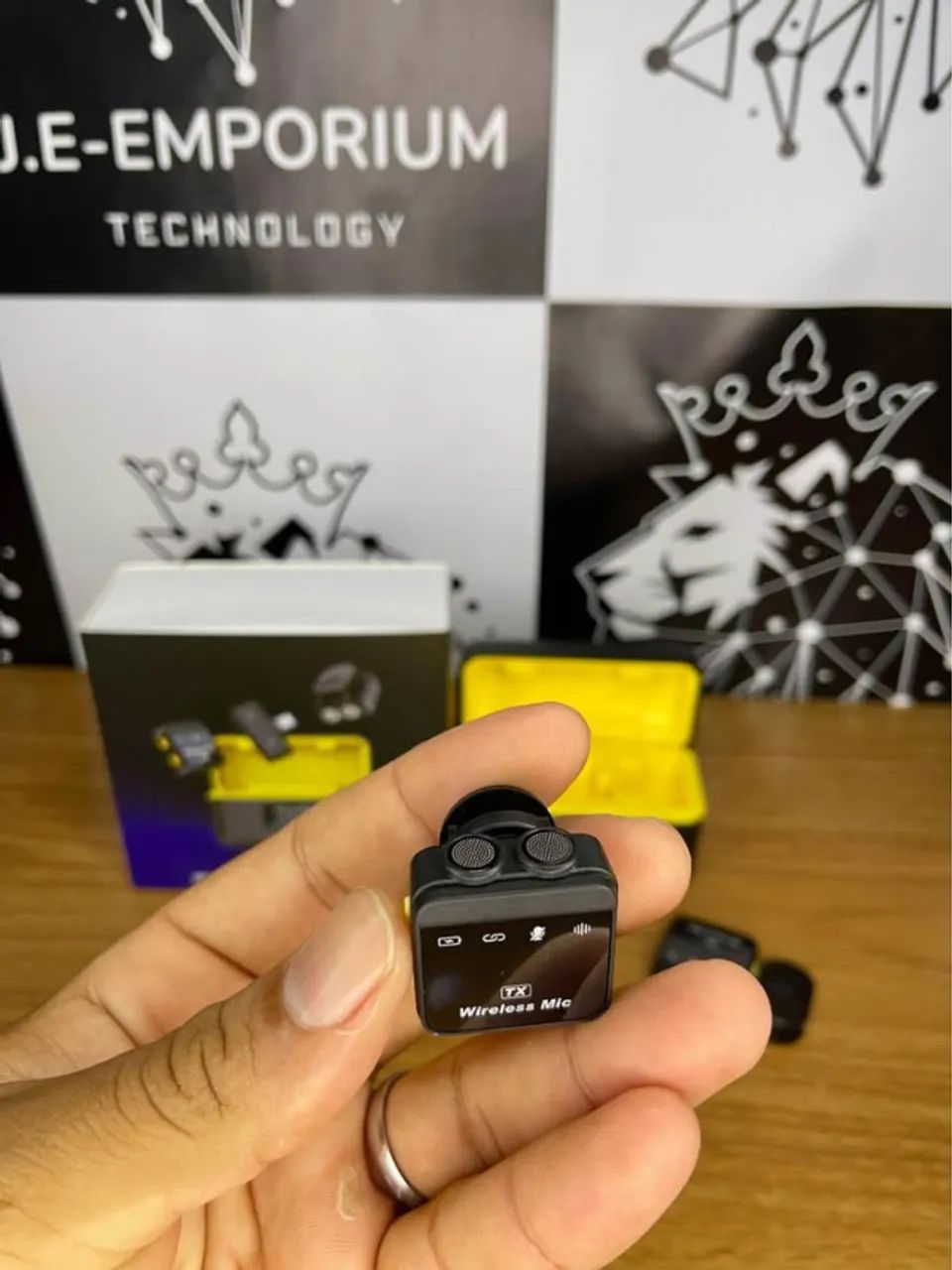 ? MICROFONE DE LAPELA SEM FIO FIFAR 100M - GRAVE COM QUALIDADE PROFISSIONAL, ONDE ESTIVER - Foto 5