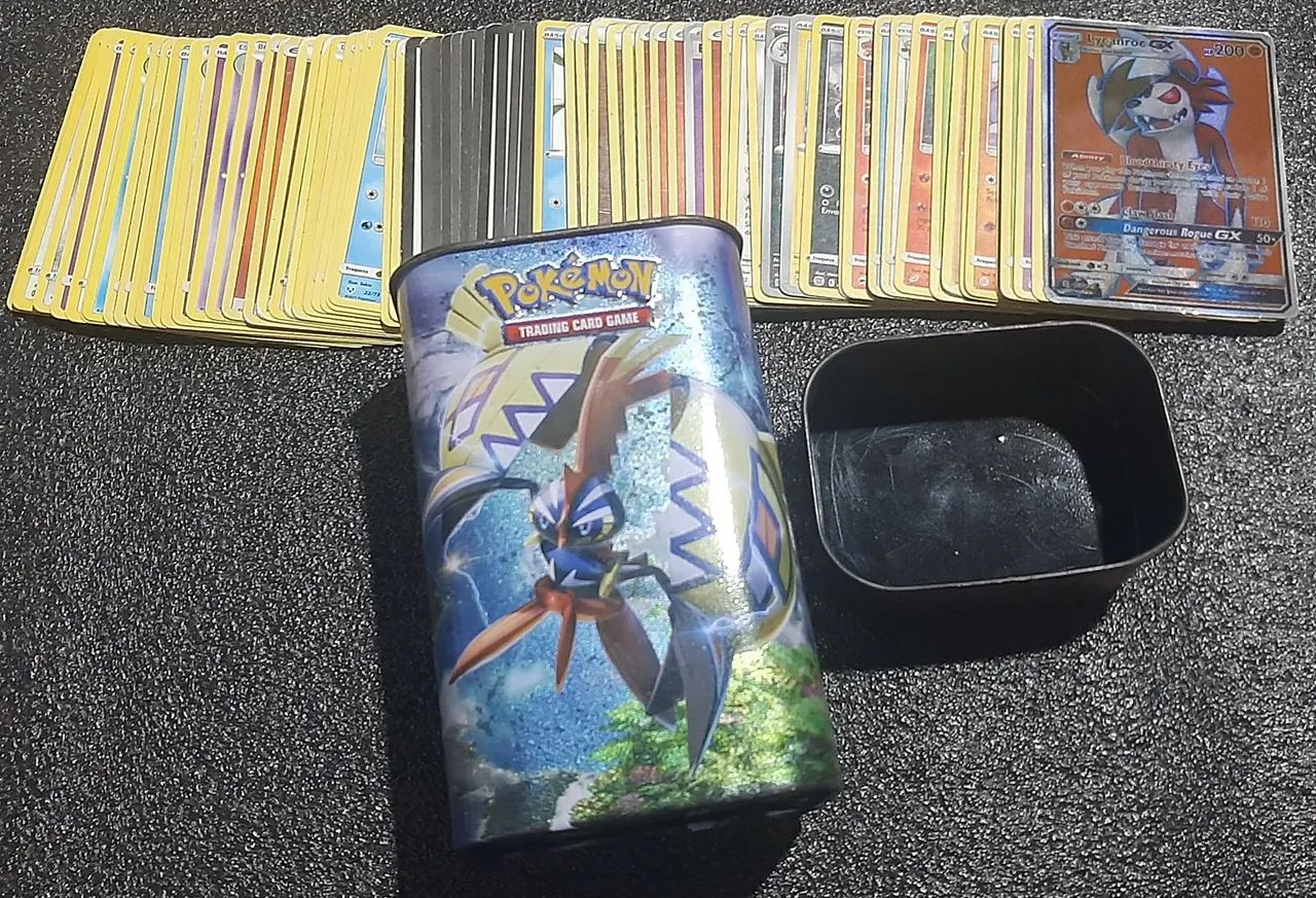 Cartas de pokémon + lata de pokémon