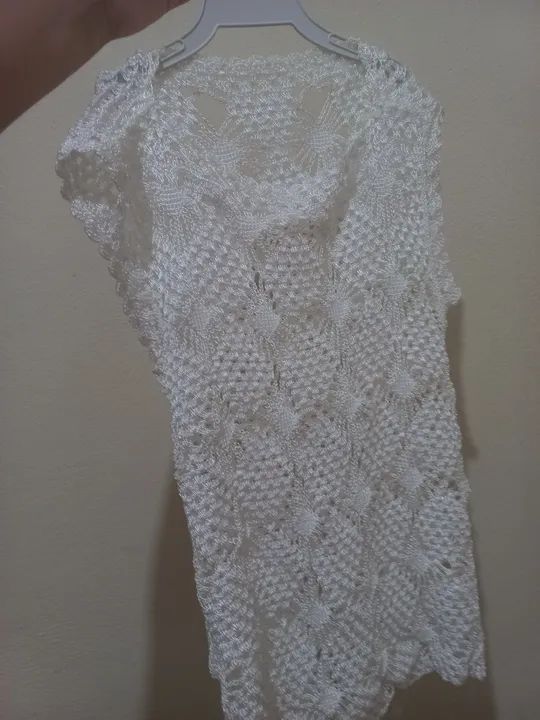 Blusa de crochê branca feminina