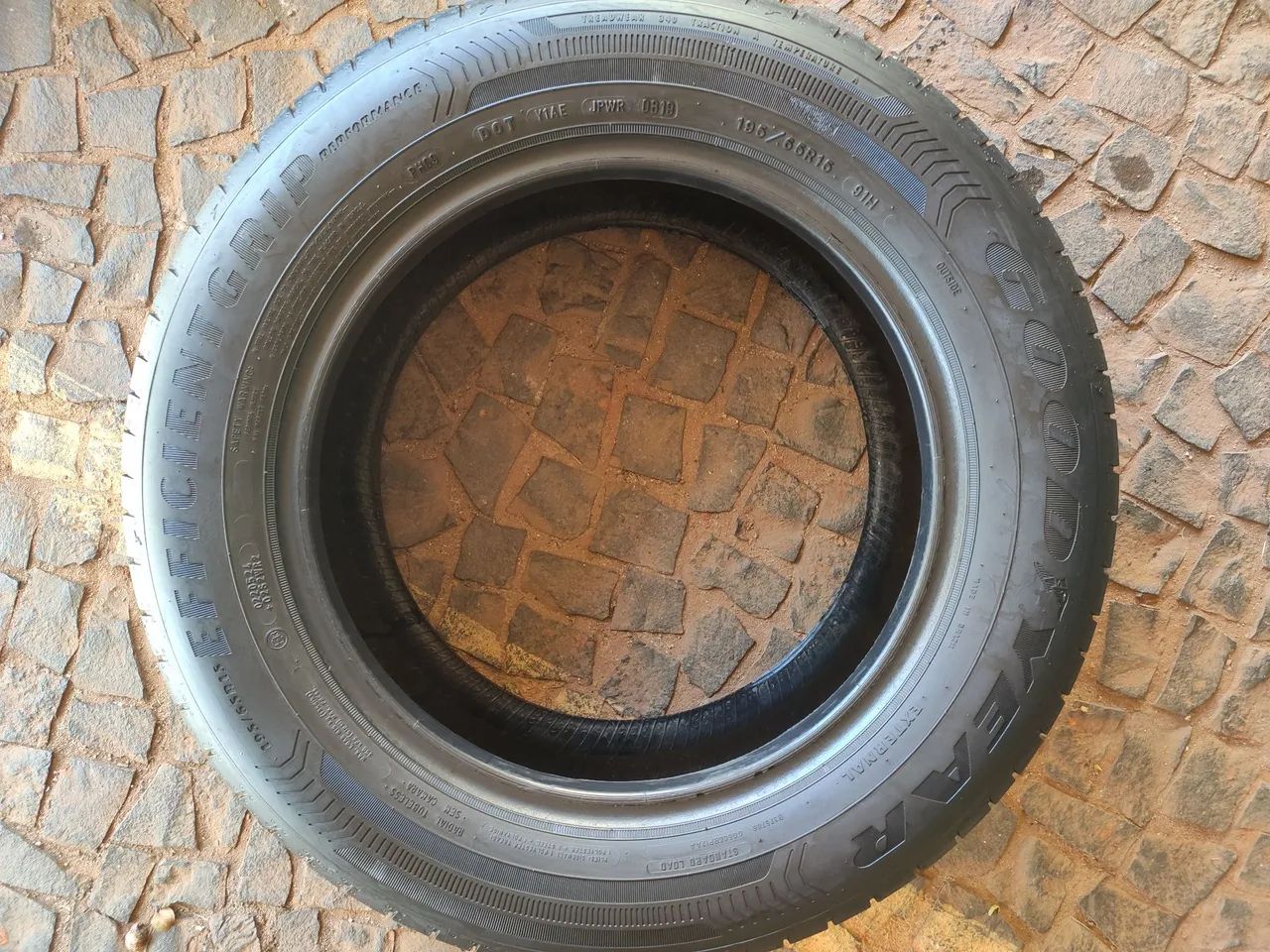 Pneu 195/65 R15 - Foto 2