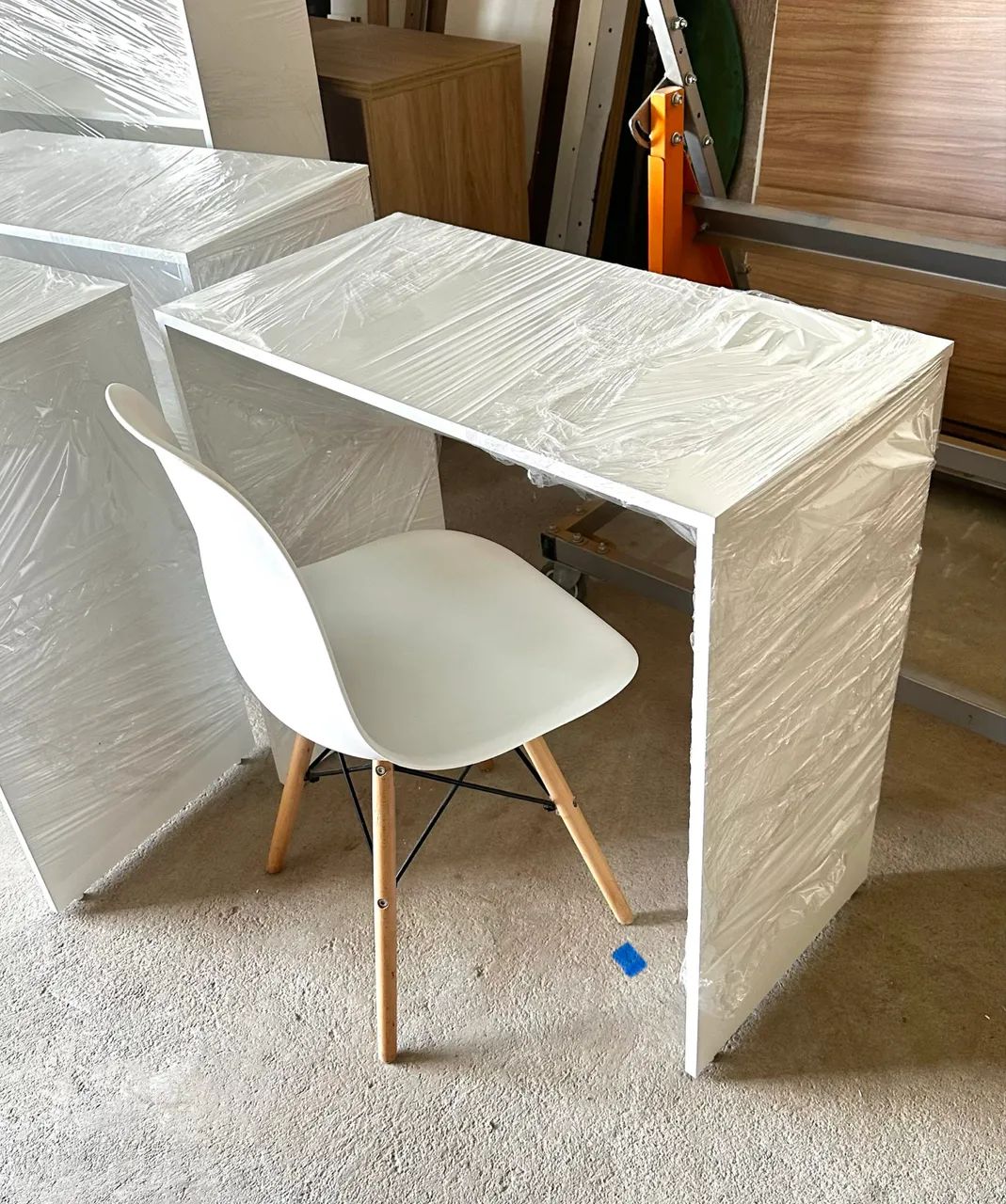 ESCRIVANINHA BRANCA DE MDF DISPONÍVEL 