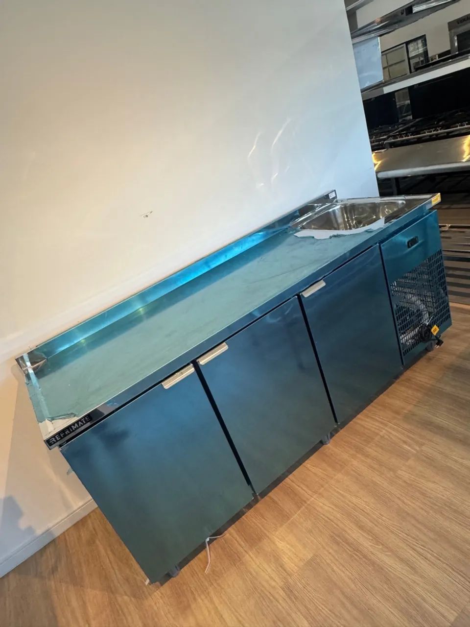 Bancada Refrigerada 2 metros com Cuba - Ideal para Restaurantes