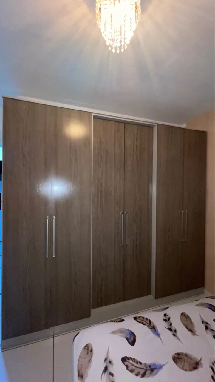Guarda-Roupa Amadeirado Moderno e Espaçoso