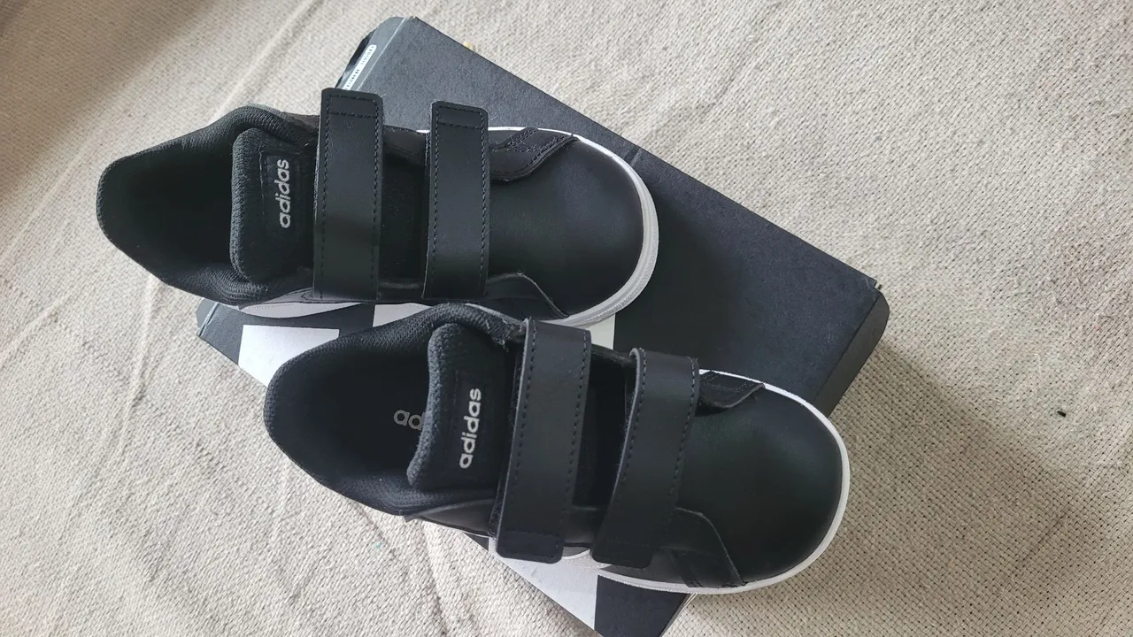 Tênis Adidas NOVO