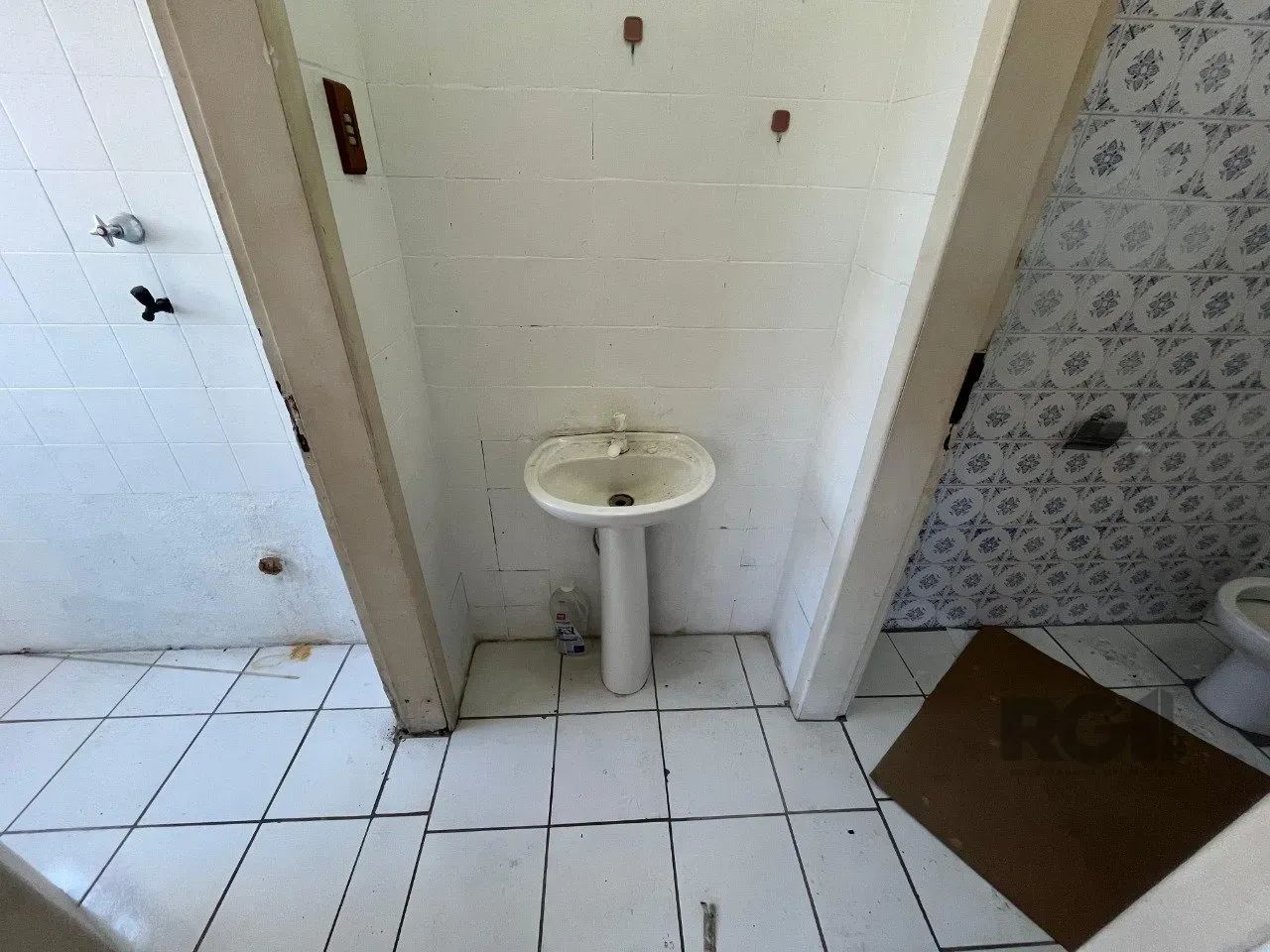 KOTEL IMOBILIÁRIA aluga excelente pavilhão no bairro São João, em Porto Alegre!Terreno amp - Foto 7