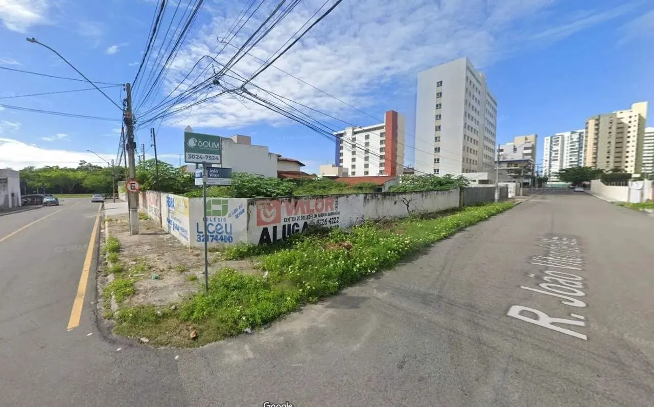 TERRENO DE ESQUINA NA FAROLÂNDIA