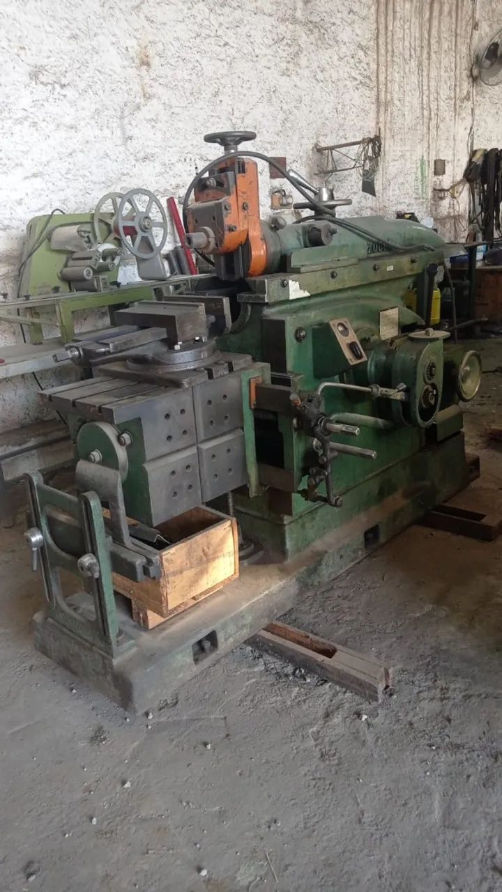 Plaina Limadora Zocca 650 mm com morsa Usada