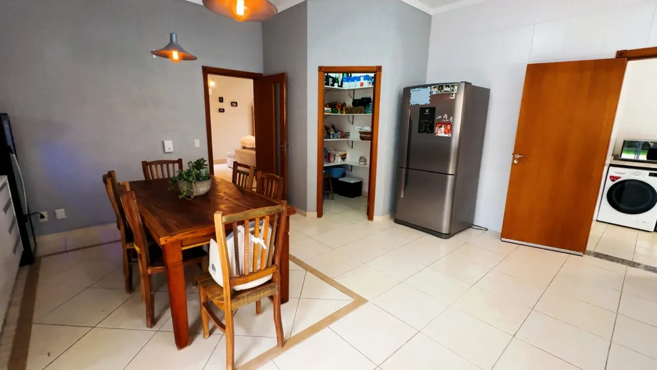 Casa Térrea 04 dormitórios