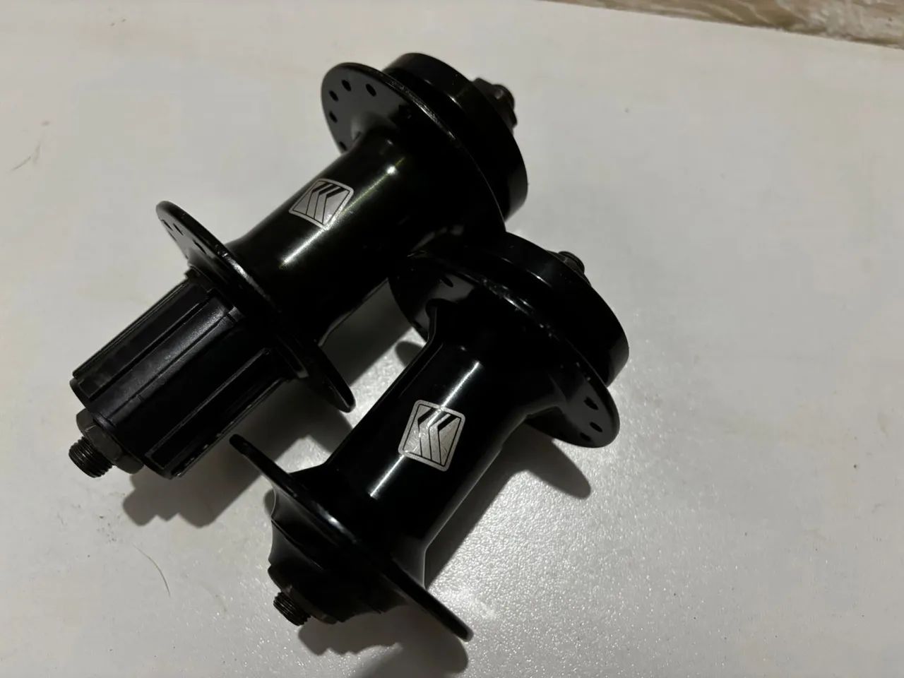 Par de cubos de roda de bicicleta