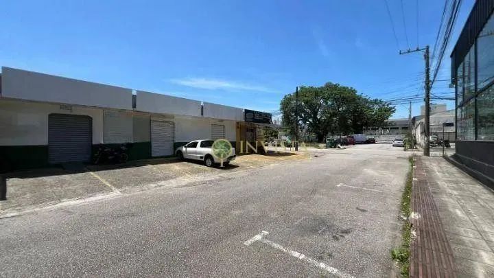 Prédio Comercial de 421 m² com 8 Lojas e 20 vagas - Estreito, em Florianópolis. - Foto 2