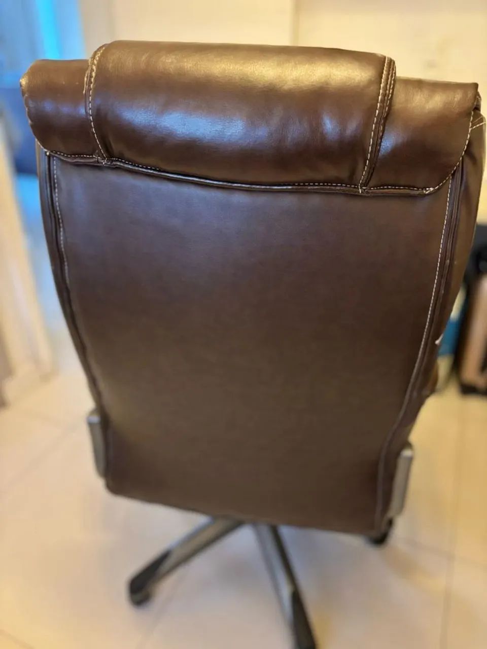 Cadeira de Escritório em Couro Marrom - Foto 2