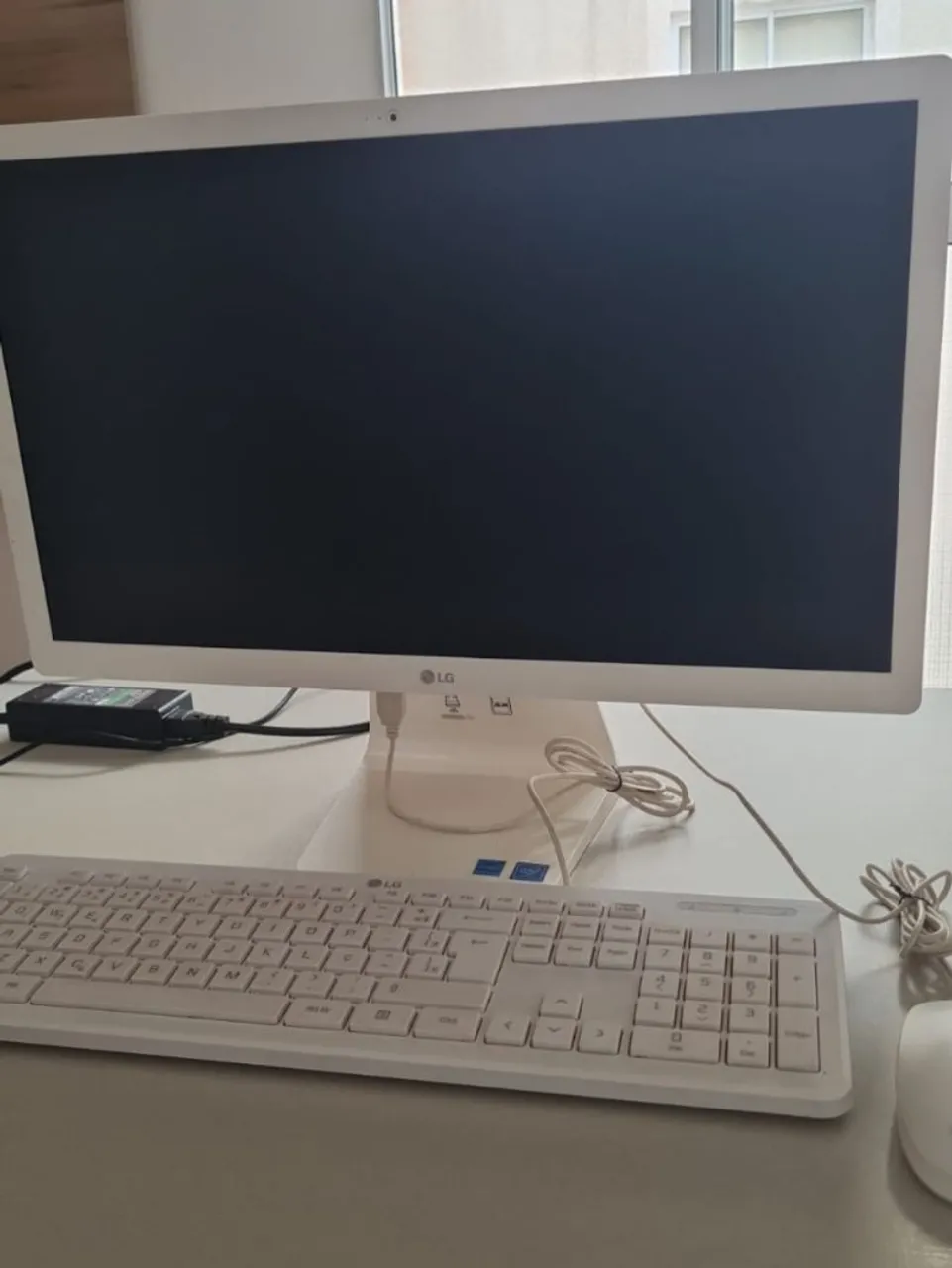 Computador All-in-One LG - Design Elegante e Desempenho Confiável