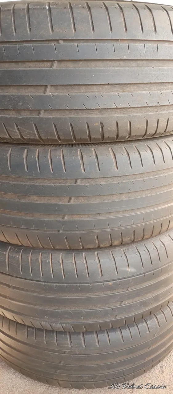 4 Pneus Michelin 225/60 R18