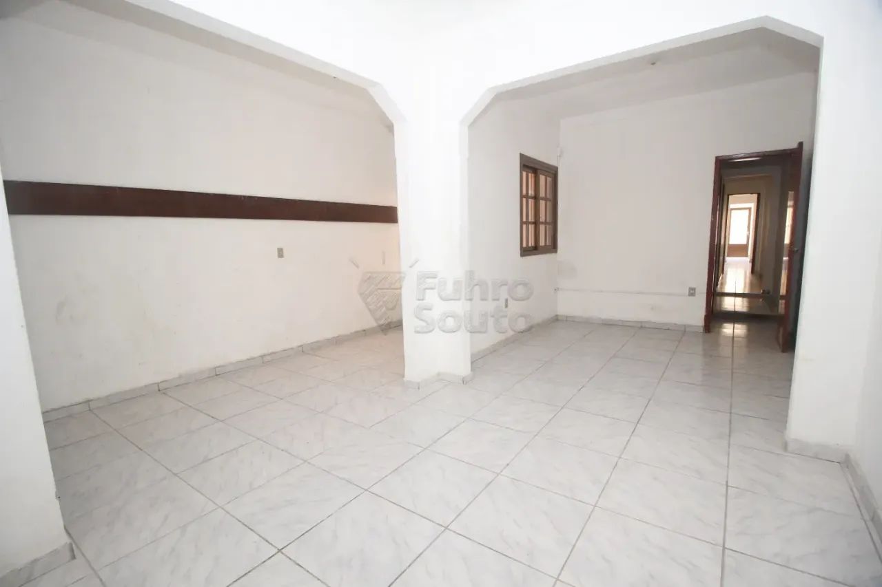 Sobrado amplo com pátio no bairro Areal - Foto 5