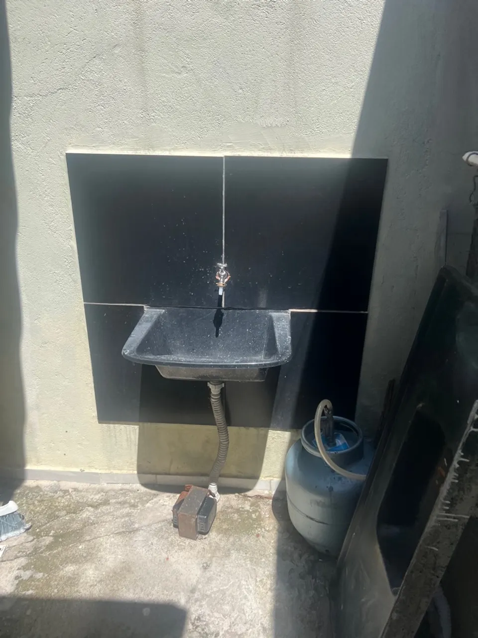 Quarto e cozinha com banheiro dentro pra uma ou duas pessoas