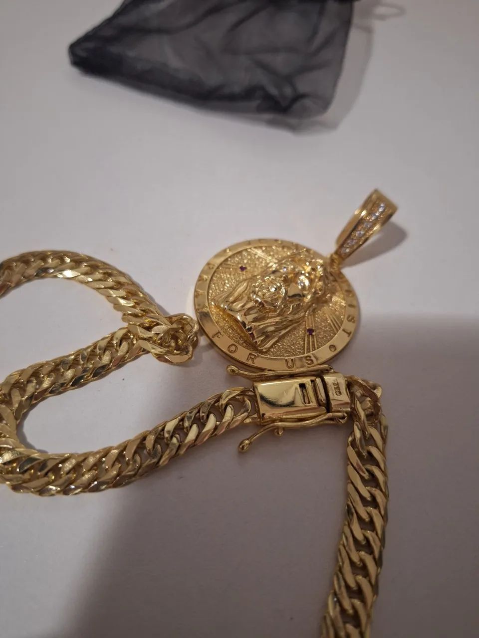 Cordão banhado de Ouro 18k com Pingente de Jesus