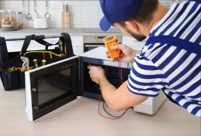 CONSERTO E MANUTEÇÃO GELADEIRA MICROONDAS E MAQUINA  - Foto 2