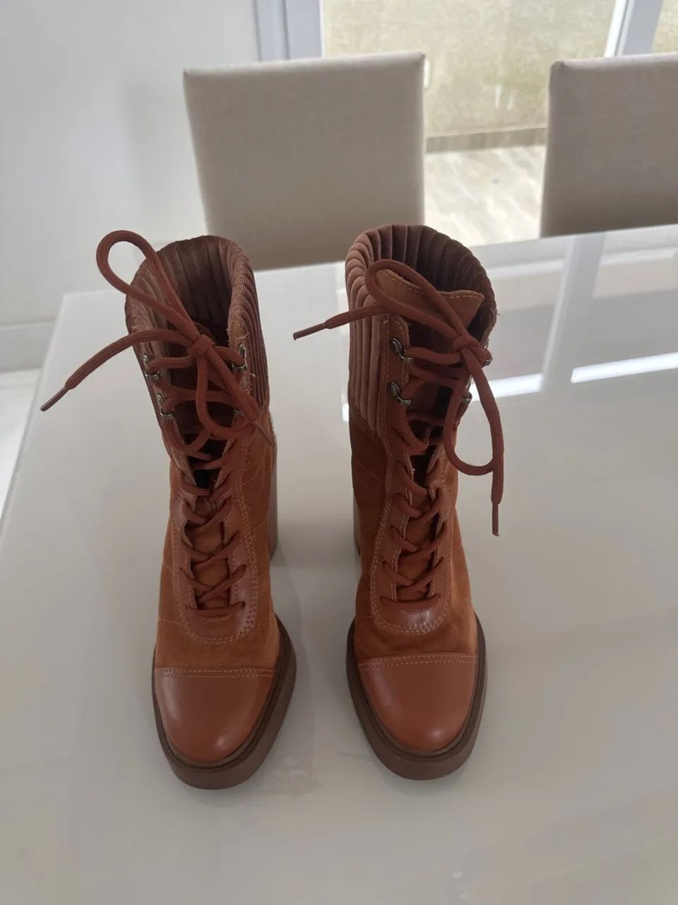Bota Feminina de Couro Marrom