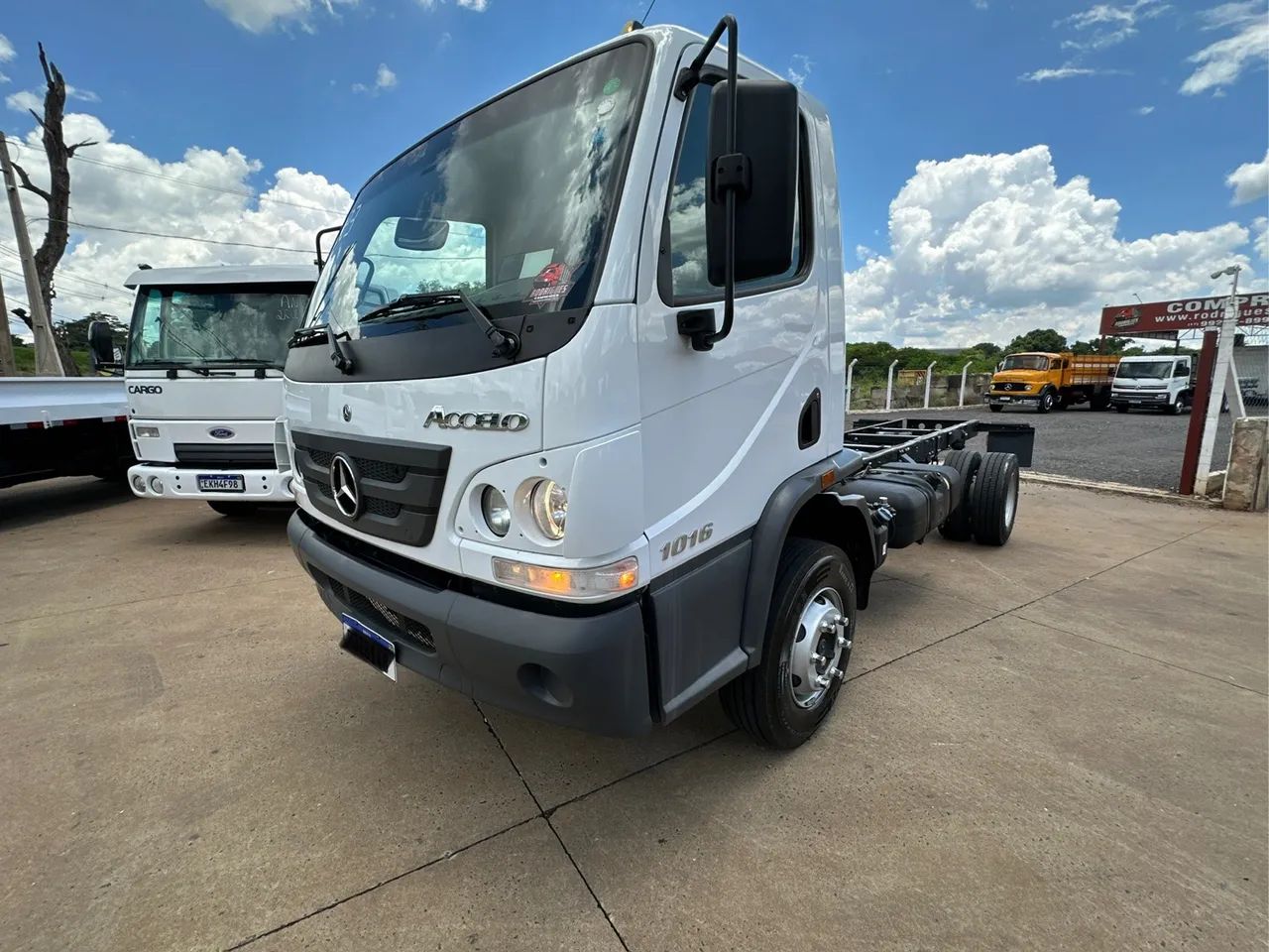 Mercedes benz Accelo 1016