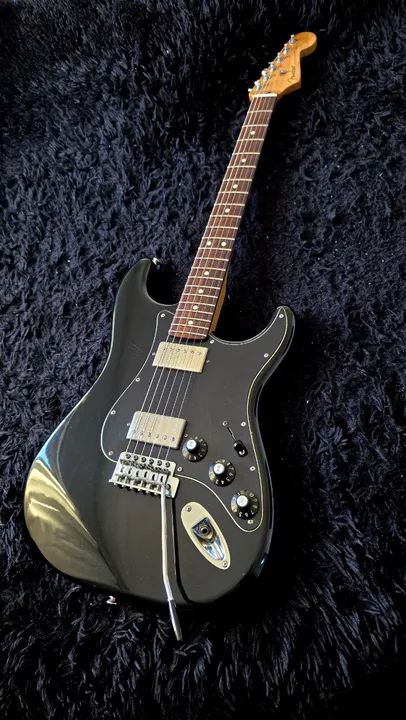 Guitarra Fender Blacktop Stratocaster HH Floyd BK