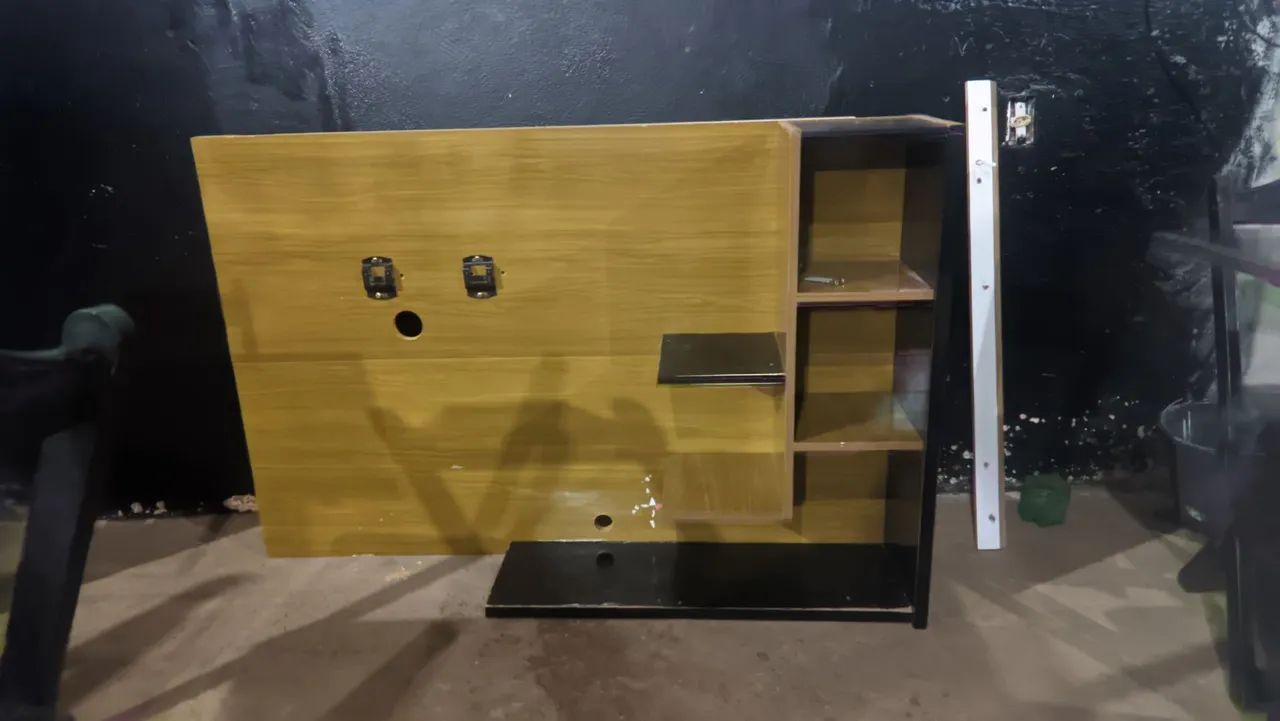 Rack para TV com prateleiras