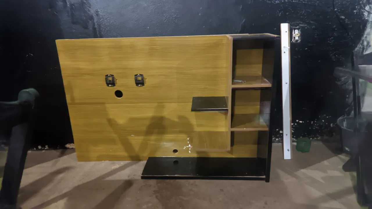 Rack para TV com prateleiras