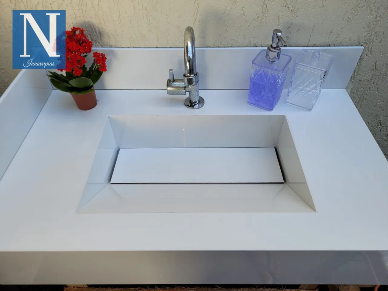 Pias escupidas em porcelanato