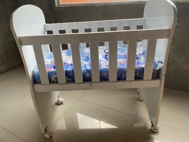 Mini berço com colchão incluso (novo) e kit com 3 lençóis de elástico de brinde