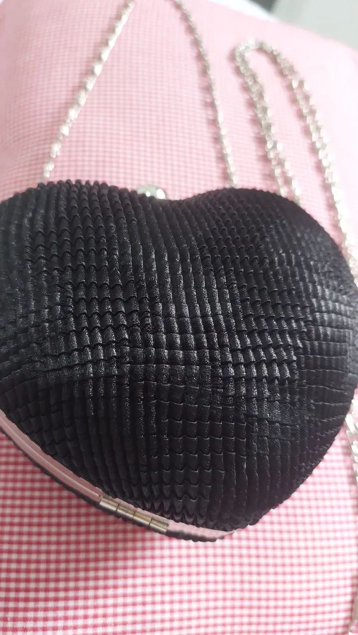 Bolsa de coração preta em tecido - Foto 5