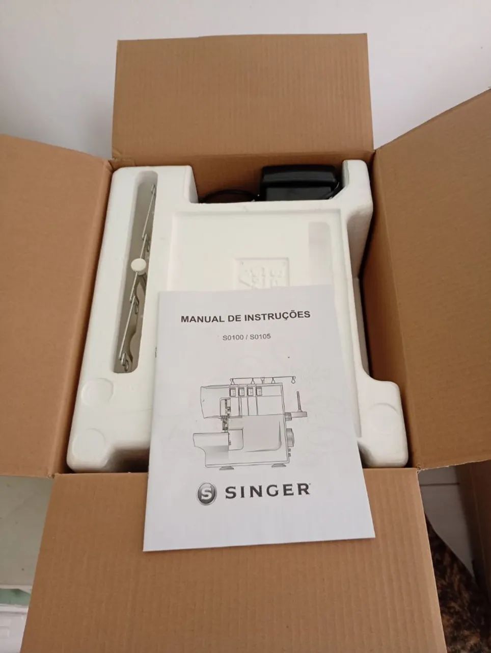 MAQUINA DE COSTURA ULTRALOCK SINGER S0105 - Foto 2