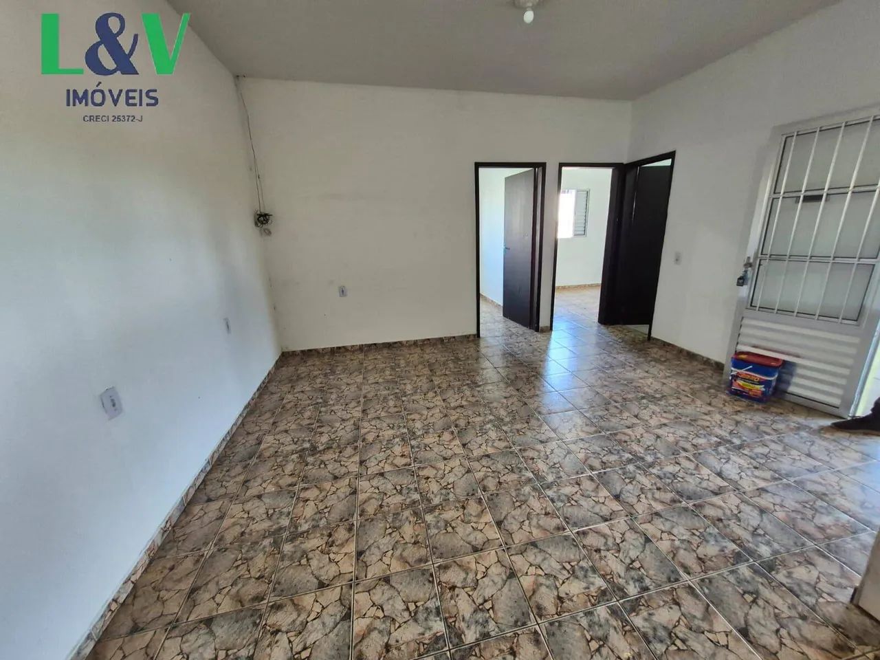Casa espaçosa disponível para locação com 2 dormitórios
