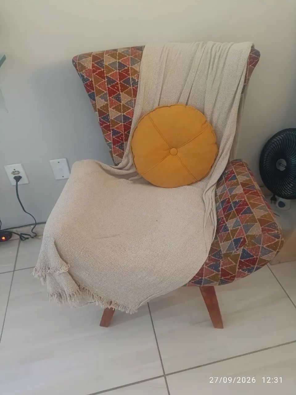 VENDO 02 POLTRONAS SEMI NOVAS