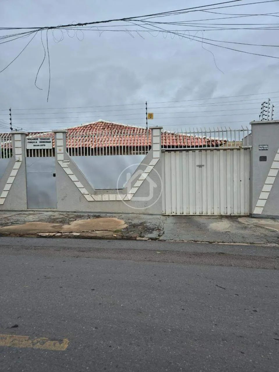 CASA 3 QUARTOS SENDO 2 SUITES
