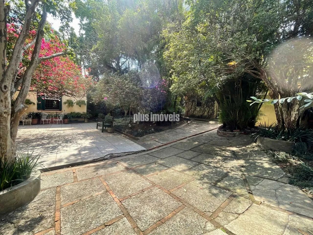 Encantadora Casa Térrea de 410 m² em Indianópolis